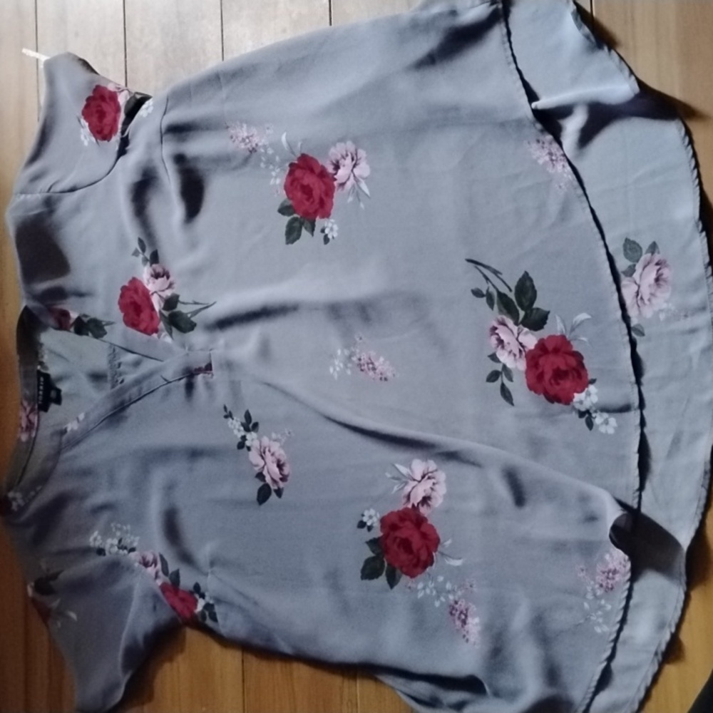 Torrid Gray Floral Short Sleeve Blouse with Peter Pan Collar